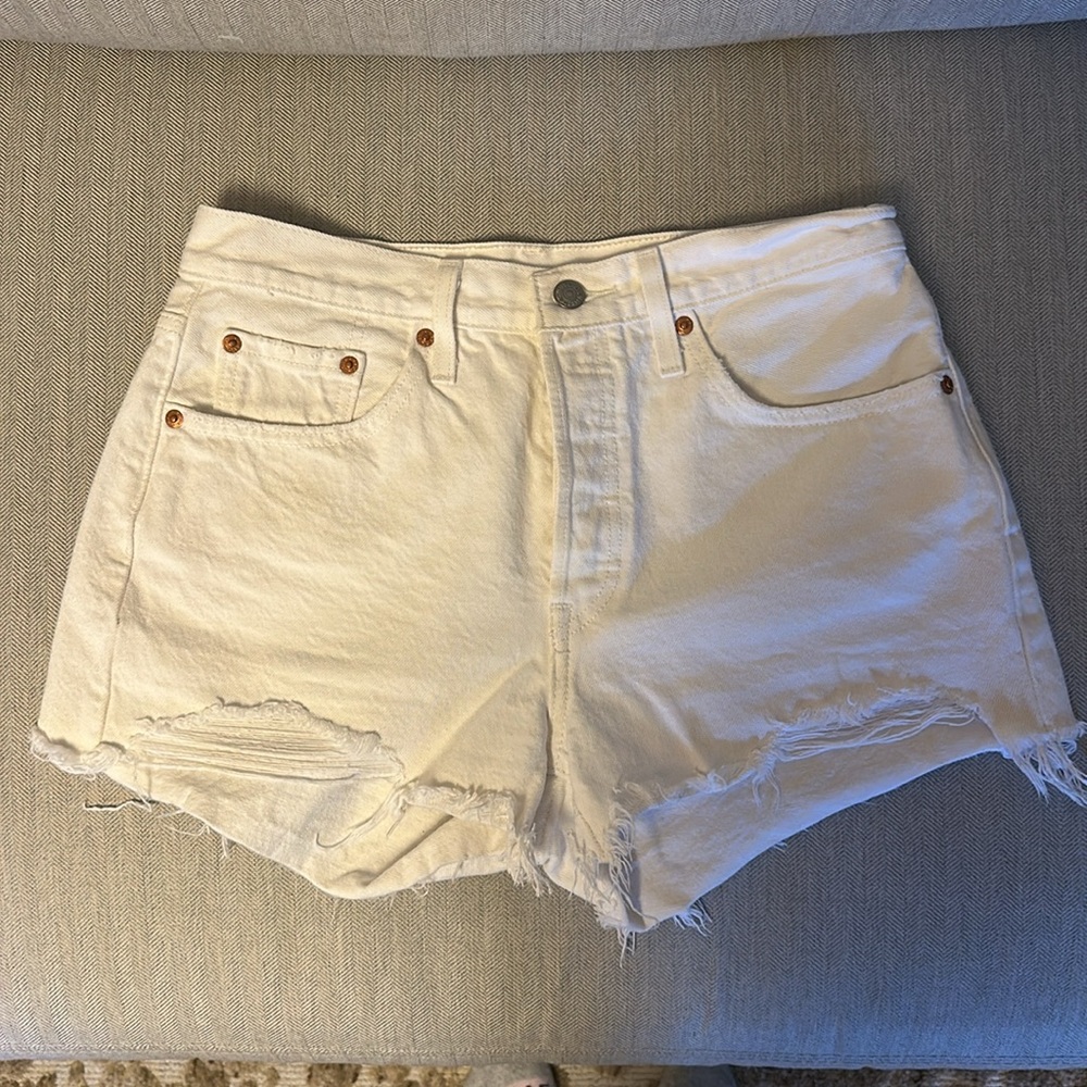 Levi’s 501 Shorts - Size 28
